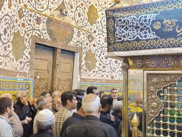 مراسم غبار روبی و زیارت ضریح مطهر سلطانعلی ابن امام محمد باقر (ع) در کربلای ایران 