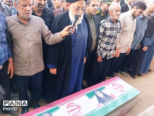 مراسم خاکسپاری شهیده دانش‌آموز «فاطمه موحدان» در یزد