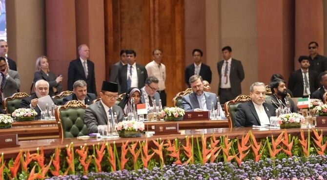 عراقچی: دفاع از ایران، دفاع از یک اصل جهان‌شمول است