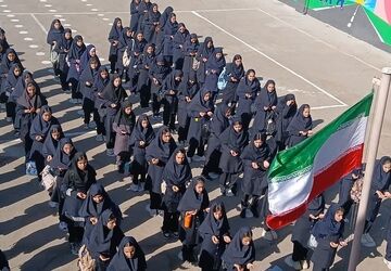 از نیمکت‌های ابتدایی تا فصل تازه نوجوانی؛ جشن جوانه‌ها در دبیرستان هیئت امنایی حضرت زینب