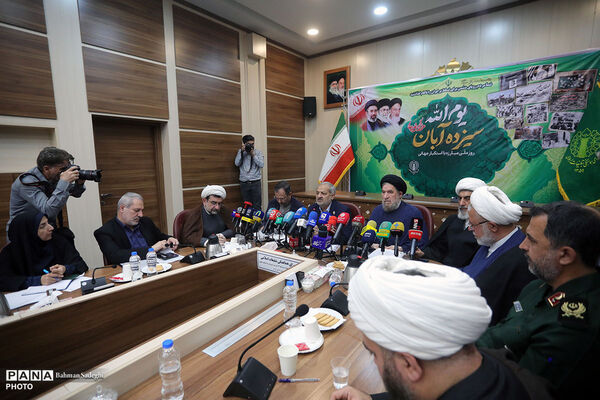 جلسه مرکزی ستاد بزرگداشت یوم الله ۱۳ آبان