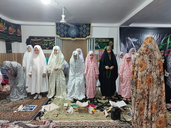 اعتکاف دانش‌آموزان دختر در مسجد سیدالشهدا شهرستان بجنورد 