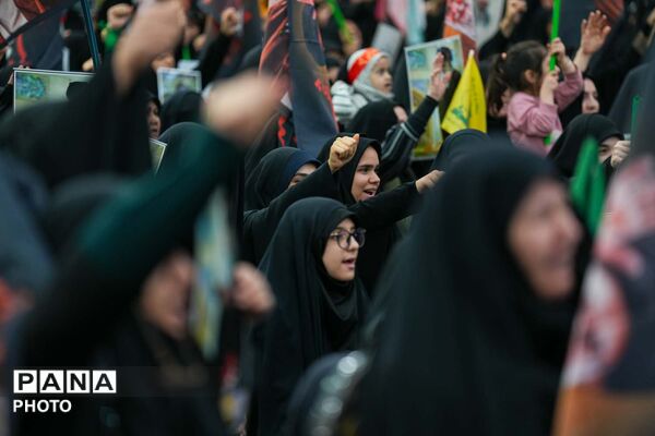 اجتماع بانوان انقلابی به مناسبت چهلم قائد امت و شهدای میناب در مسجد جمکران 