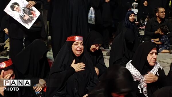 حال و هوای  روز دوم وداع مردم در مصلی تهران 