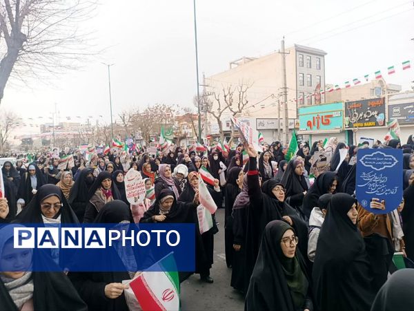 حضور پرشور مردم سلحشور فردیس در راهپیمایی ۲۲ بهمن