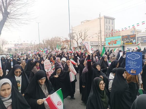 حضور پرشور مردم سلحشور فردیس در راهپیمایی ۲۲ بهمن