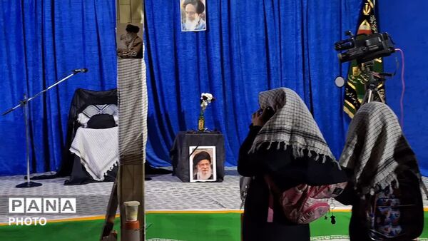 بازسازی صحنه سخنرانی رهبر شهید انقلاب اسلامی ایران در بلوار امام‌زاده حسن(ع) کرج