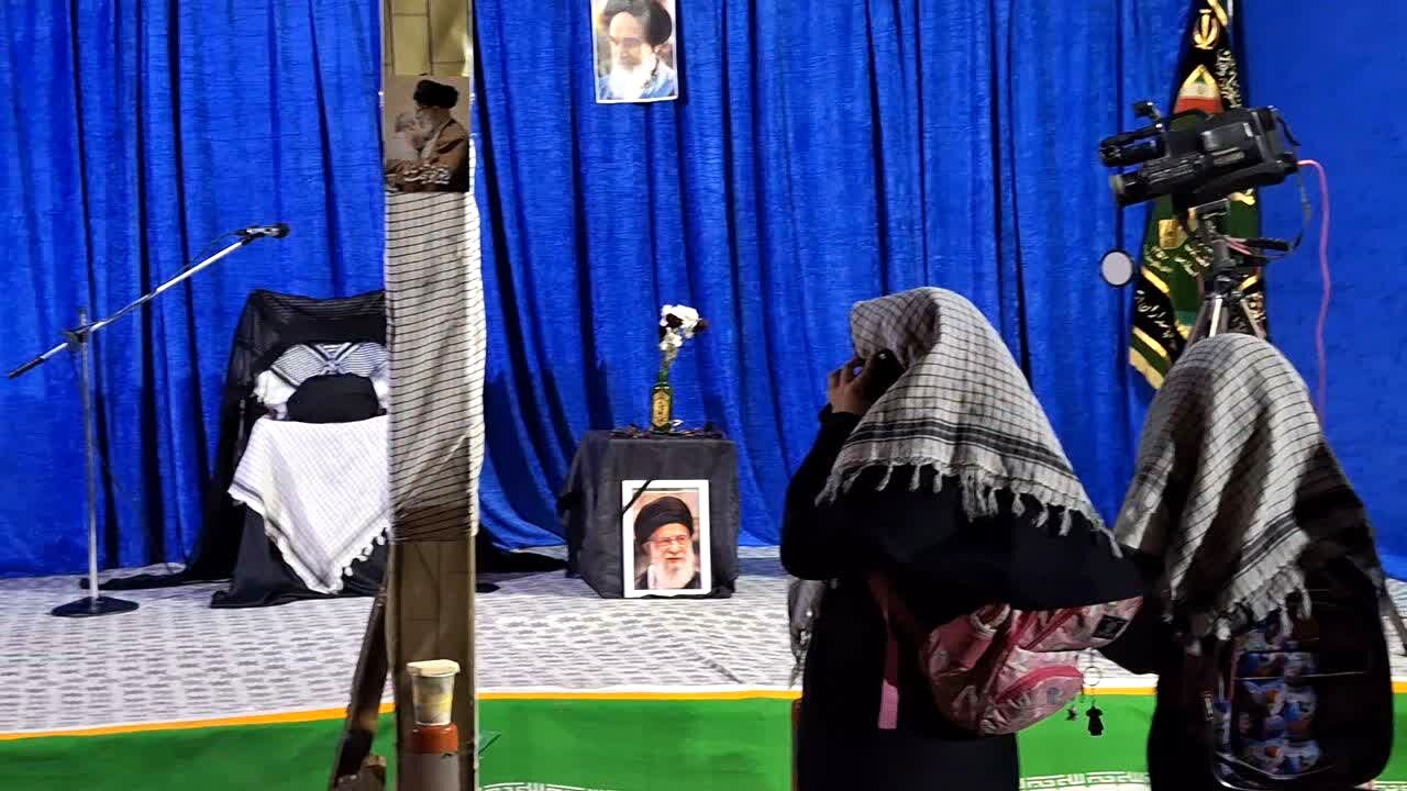 بازسازی صحنه سخنرانی رهبر شهید انقلاب اسلامی ایران در بلوار امام‌زاده حسن(ع) کرج
