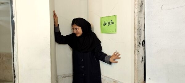 مانور زلزله در دبیرستان شهید هاشمی نژاد 