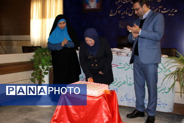 مراسم قدردانی از مهین باقری مجدی بانوی موفق به مناسبت روز زن و روز مادر در اداره آموزش و پرورش ناحیه 4 کرج