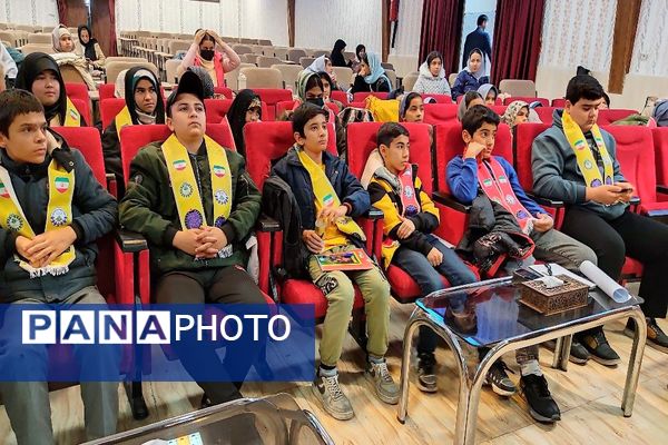 کلاس آموزشی خبرنگاری در کانون مهر تابان نیشابور