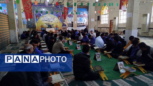 محفل انس قرآن به مناسبت نیمه شعبان و دهه فجر در مسجد جامع حاجی‌آباد 