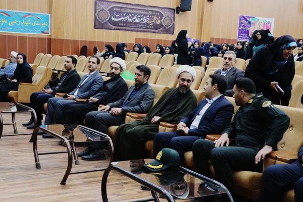 تجمع دانش‌آموزان آموزشگاه‌های شمال غرب شیراز در روز دانش‌آموز