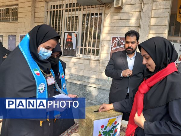  انتخابات شورای دانش‌آموزی و جشن ۱۳ آبان در مدرسه حضرت زینب(س) ناحیه یک شهرری