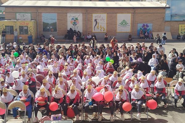 جشن شکوفه‌ها در آستانه سال تحصیلی جدید در مدارس ملارد برگزار شد