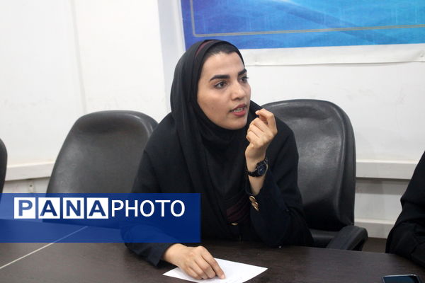 نشست هم‌اندیشی معاون پرورشی و تربیت‌بدنی آموزش‌ و پرورش شهرستان گناوه با رئیس سازمان دانش‌آموزی استان بوشهر 