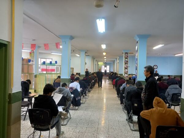 امتحانات نوبت اول در دبیرستان نمونه آیت الله خامنه ای