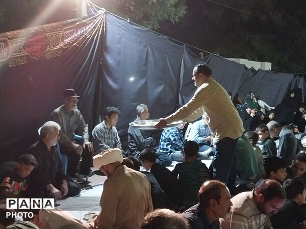 گرامیداشت چهلمین روز تدفین آقای شهید ایران و برگزاری مراسم شب شهادت امام حسن عسکری(ع) با حضور ۸۰۰ نفر