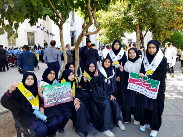 روز دانش‌آموز، روز خروشِ آگاهی و شادابی