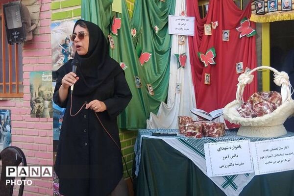 اقامه نماز، محفل انس با قرآن و به صدا در آمدن زنگ مهر و ایثار در مدارس شهرری 
