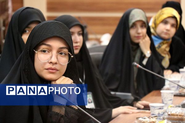 نشست توجیهی دانش‌آموزان پشتیبان طرح خبرنگار شو