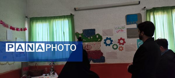 افتتاح نمایشگاه مدرسه انقلاب دبیرستان بهارآزادی 