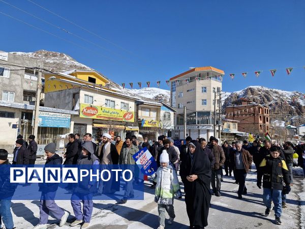 حماسه حضور گرم مردم بلده در سرمای زمستان 