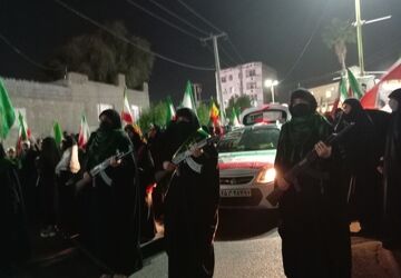 اجتماع بانوان مینابی با شعار «جان فدای ایران» 