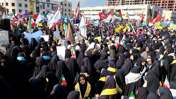 دانش‌آموزان پرچمداران استکبارستیزی در ۱۳ آبان
