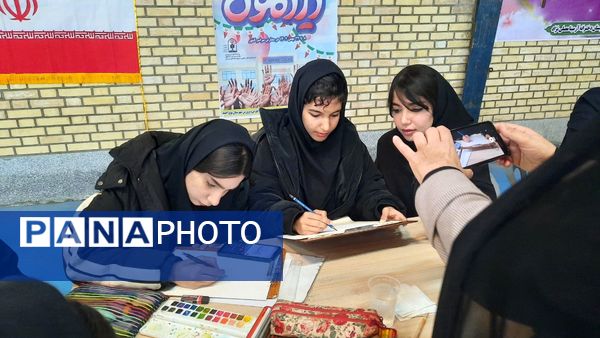 نواختن زنگ انقلاب در دبیرستان آرمیتا مصلی‌نژاد یاسوج 