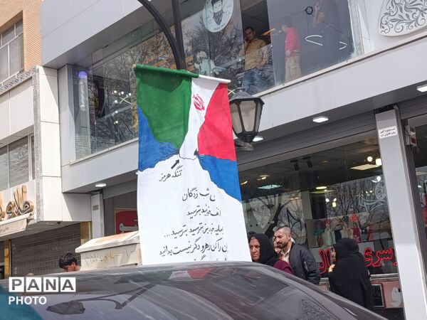 حضور کودکان در تشییع شهدای استان چهارمحال وبختیاری 