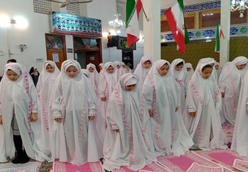 جشن تکلیف آغازی شیرین برای عبادت و بندگی