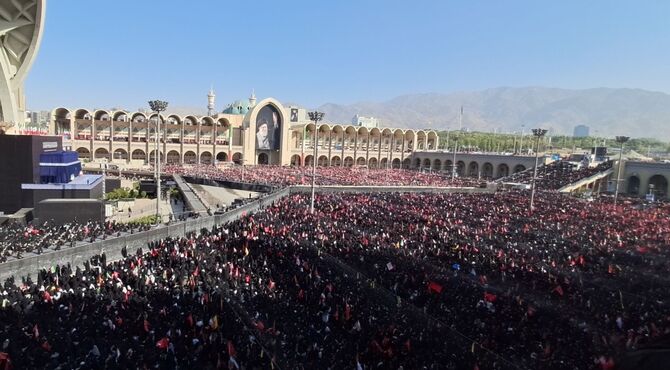 خیزش ملت ایران در بدرقه رهبر شهید