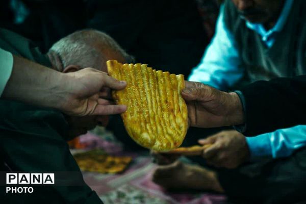 برپایی سفره افطاری در مسجد علی ابن ابیطالب نسیم‌شهر