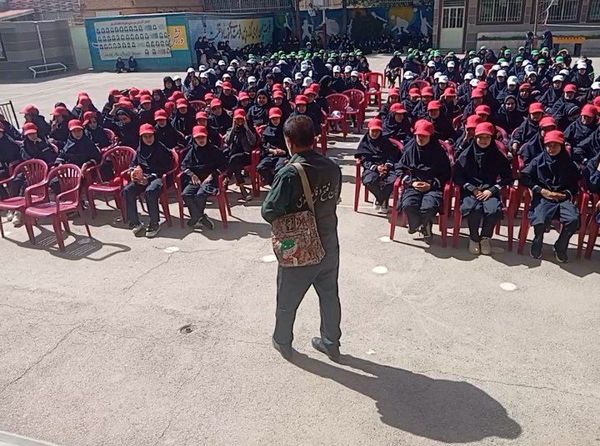 روایت گری جنگ تحمیلی هشت سال دفاع مقدس در دبیرستان دخترانه شاهد قدسیان 