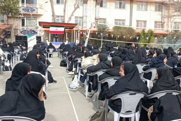  جشن ۲۲ بهمن در دبیرستان حضرت زینب(س) شهرری