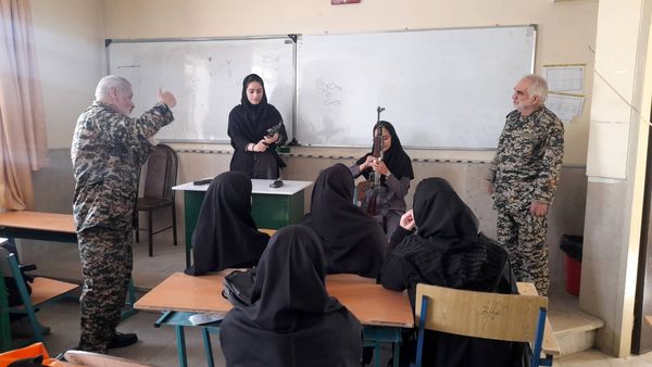 برگزاری کارگاه آموزشی تیر اندازی با اسلحه در هنرستان آفرینش پردیس 