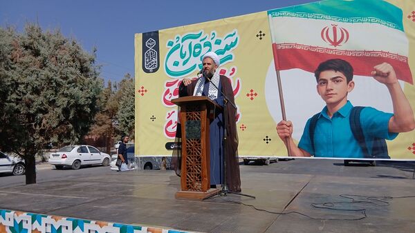 راهپیمایی 13 آبان دانش‌آموزان و مسئولین شهر مهستان