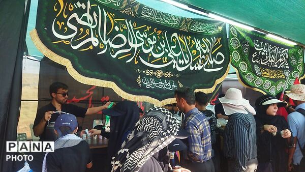 موکبی در جاده قدیم نیشابور - مشهد 
