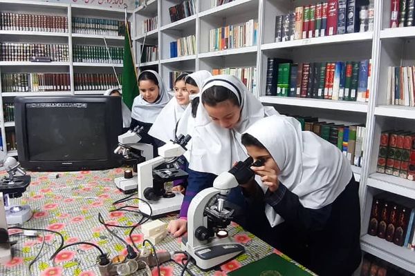 اردوی علمی پژوهشی دانش‌آموزان دبستان هجده دی ناحیه2 شهرری در پژوهش‌سرای بصیرت 