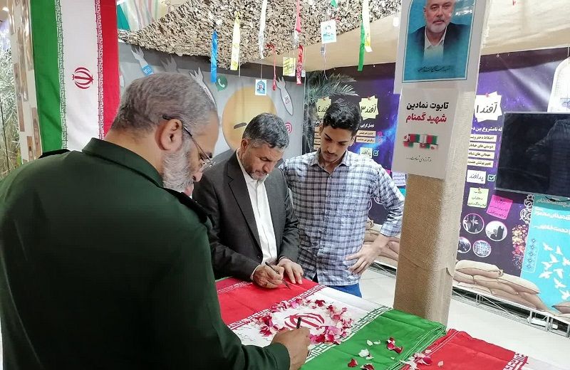  نمایشگاه دفاع مقدس شورآفرین و آموزنده است

