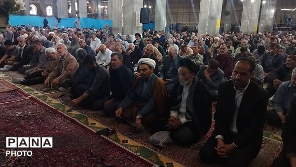 از پیر تا کودک در نماز جمعه نیشابور حضور دارند-۲
