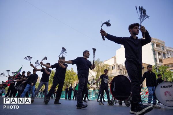 مشقِ عشق با پاهای کوچک روایت زائران خردسال کاشمر