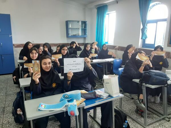جشن عاطفه‌ها در دبیرستان فرزانگان قائمشهر