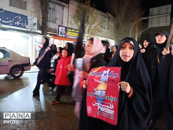 دهه نودی‌ها در زیر چتر انقلاب 
