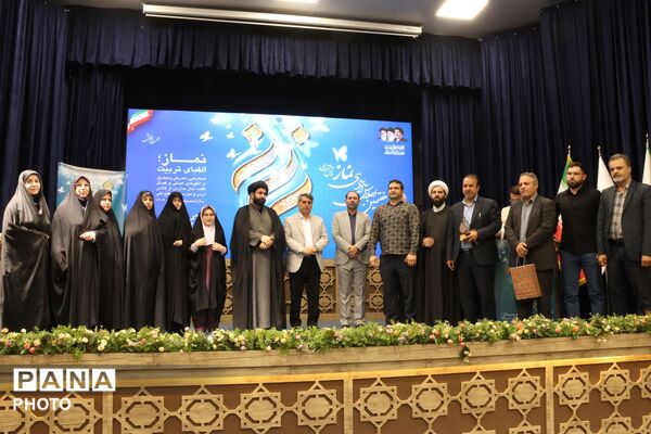 آیین تجلیل از منتخبین استانی اجلاسیه نماز