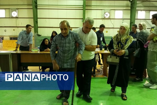 حضور پرشور کودکان در کنار والدین پای صندوق‌های رای نصیرشهر 