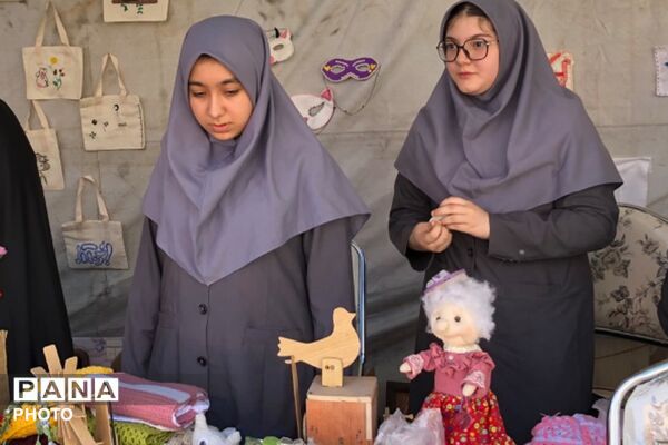 آیین نواختن زنگ جوانه ها در مدرسه شاهد نجمه ناحیه دو شهرری 
