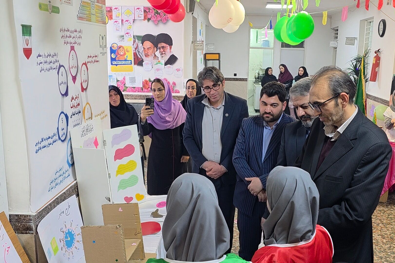 افتتاح جشنواره جابر ابن حیان در دبستان کوثر بهارستان‌دو