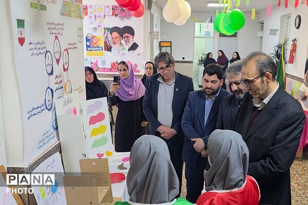افتتاح جشنواره جابر ابن حیان در دبستان کوثر بهارستان‌دو